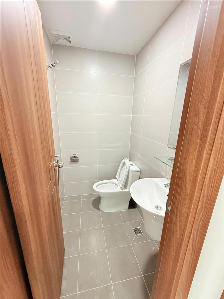 Ngộp bank bán gấp 2pn bcons green topaz giá 2tỷ250 giá tốt nhất thị trường.  0931 244 ***