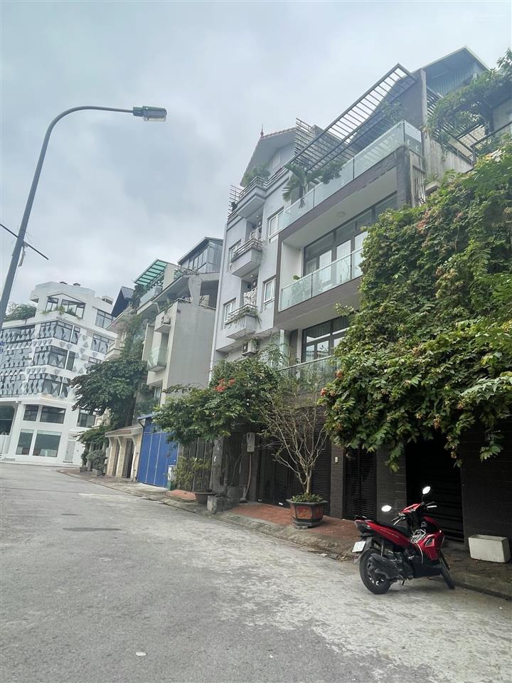 Bán đất lâm hạ chia tài sản cho con vỉa hè 2 oto tránh thoải mái. 96m mt 5m. 22 tỉ. 0943 827 ***