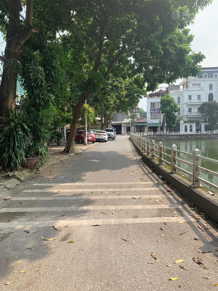 Bán nhà đẹp 6 tầng thang máy phố bồ đề view hồ. 50m full nt 14,9 tỉ. ngõ oto tránh. 0943 827 ***