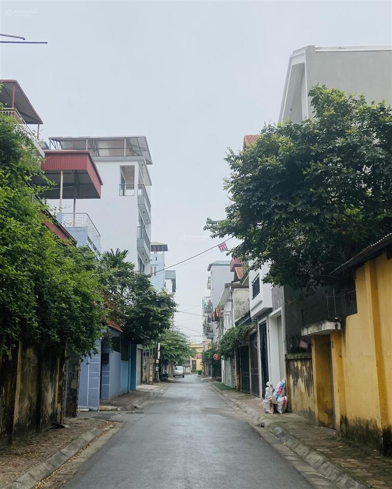 Bán đất phân lô hàng không phố nguyễn sơn. 63m mt 5m. ngõ 2 oto tránh, vỉa hè. 23 tỉ. 0943 827 ***