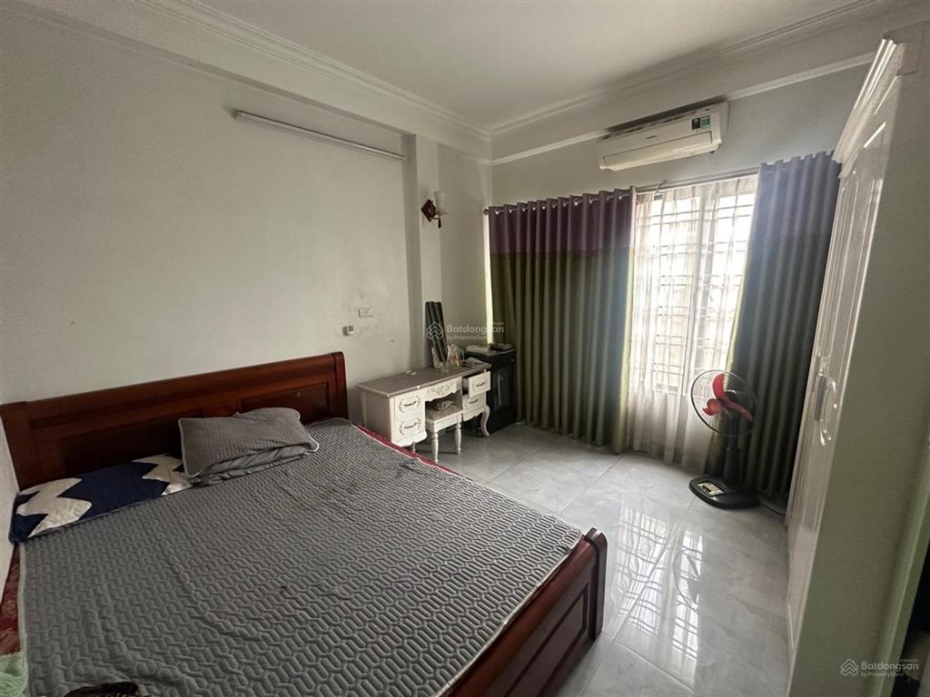 Bán nhà phân lô quân đội a38 ngõ 163 tư đình. 35m 4 tầng 5,5 tỉ. 2 nhà ra đg oto tránh. 0943 827 ***