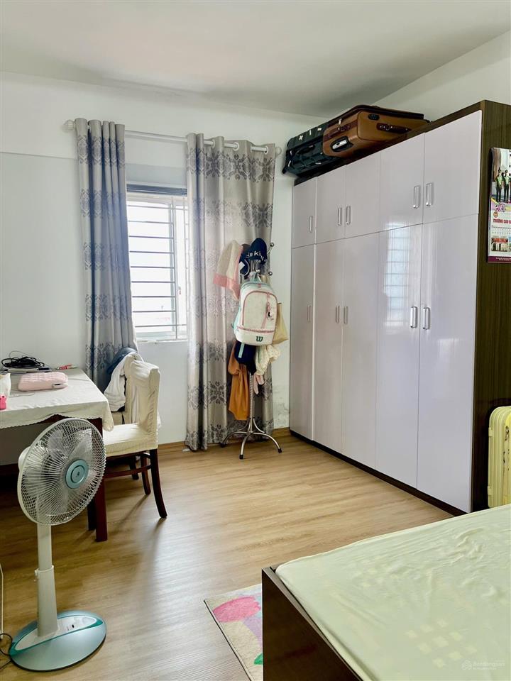Cực hiếm. bán chung cư tc chính trị đg nguyễn văn cừ. 2 ngủ lô góc tầng đẹp. 3,85 tỉ. 0943 827 ***