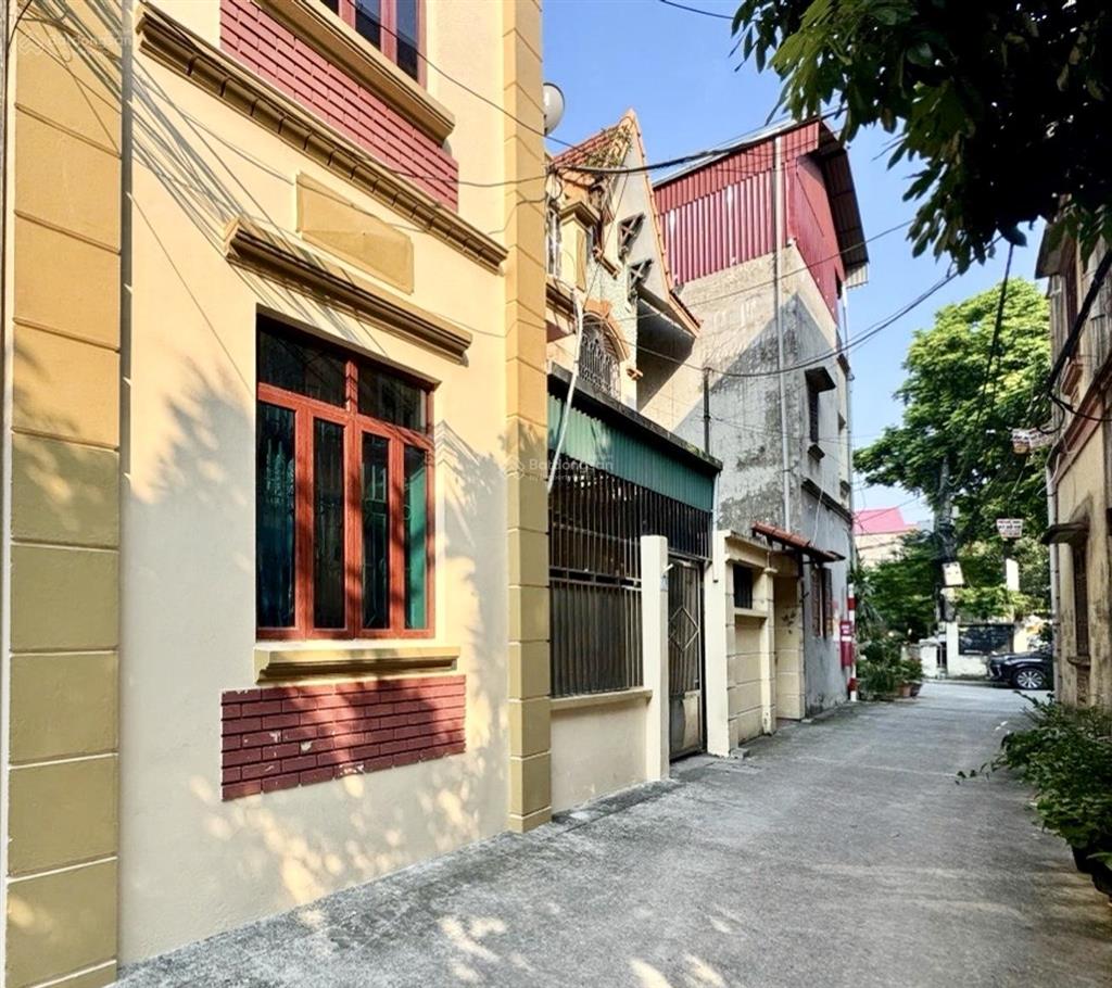 Bán nhà khu gia thụy, dân xây 4 tầng phố nguyễn văn cừ. 50m2 lô góc tổng 4pn. 8,5 tỷ. 0943 827 ***