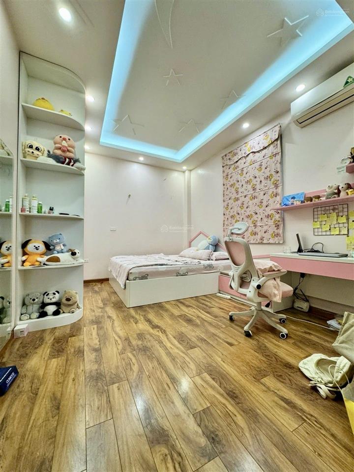 Bán nhà khu gia thụy, dân xây 4 tầng phố nguyễn văn cừ. 50m2 lô góc tổng 4pn. 8,5 tỷ. 0943 827 ***