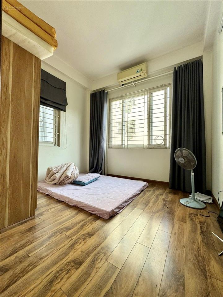 Bán nhà khu gia thụy, dân xây 4 tầng phố nguyễn văn cừ. 50m2 lô góc tổng 4pn. 8,5 tỷ. 0943 827 ***