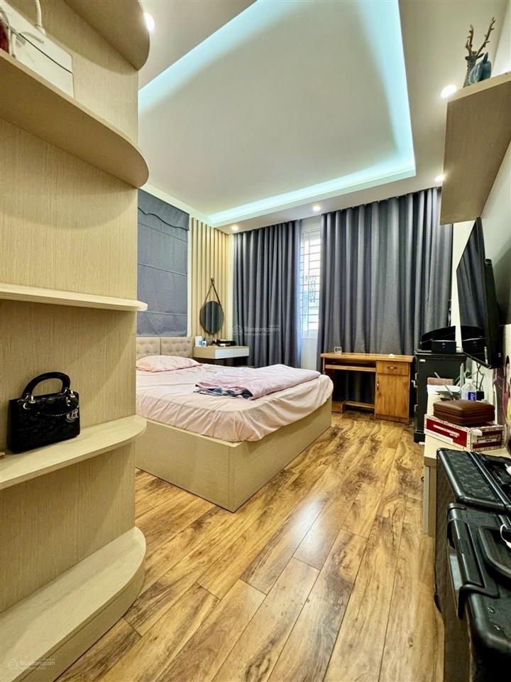 Bán nhà khu gia thụy, dân xây 4 tầng phố nguyễn văn cừ. 50m2 lô góc tổng 4pn. 8,5 tỷ. 0943 827 ***