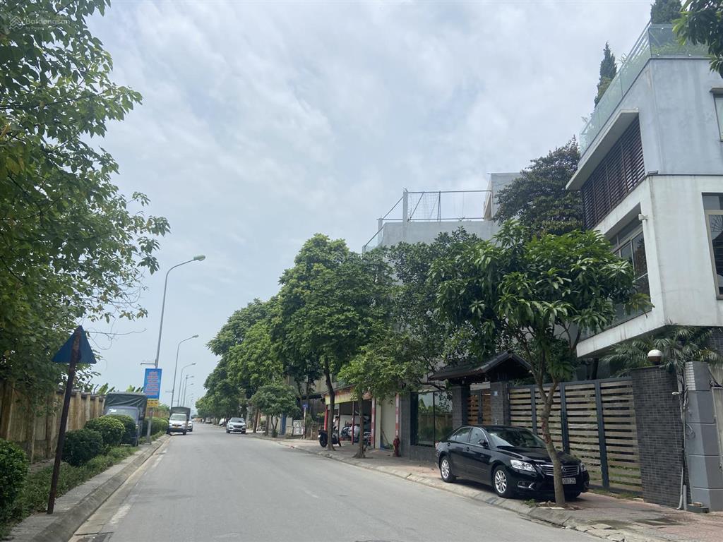Bán 110m đất mặt ngõ 640 nguyễn văn cừ. đường lớn kinh doanh to như phố. chủ nhiệt bán. 0943 827 ***