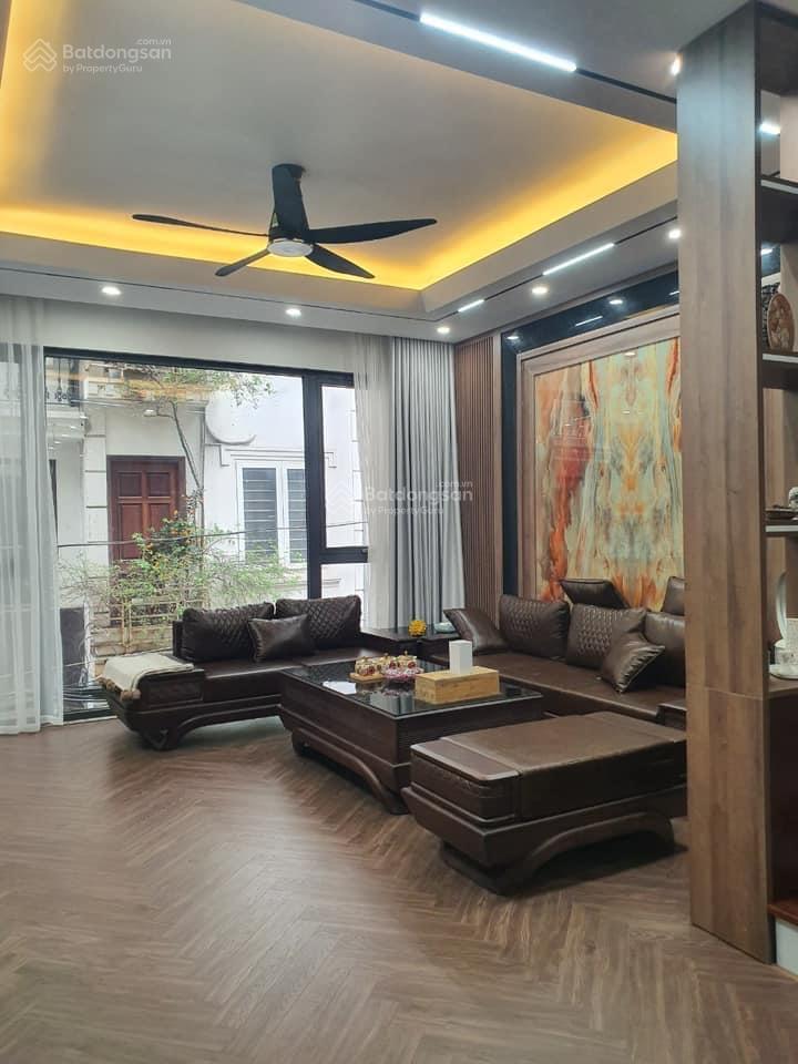 Bán nhà đẹp dân xây 5 tầng phố bồ đề. dt 50m, oto vào nhà, cách 3 nhà ra hồ. 11,8 tỉ. 0943 827 ***