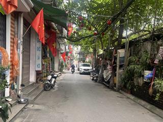 Bán nhà đẹp dân xây 5 tầng phố bồ đề. dt 50m, oto vào nhà, cách 3 nhà ra hồ. 11,8 tỉ. 0943 827 ***