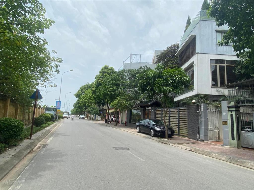 Bán đất tặng nhà cấp 4 110m2 mặt ngõ 640 phố nguyễn văn cừ. đường lớn kinh doanh. 19 tỉ. 0943 827 ***