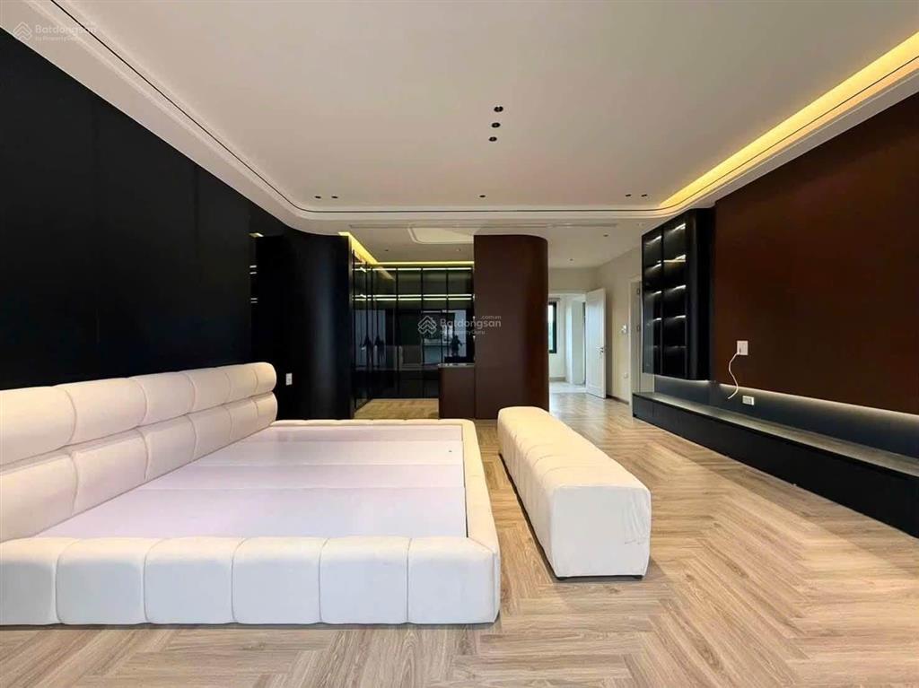 Bán nhà đẹp 7 tầng thang máy phố nguyễn sơn. phân lô 85m mt 7,6m. gara 2 oto. 25 tỉ. 0943 827 ***