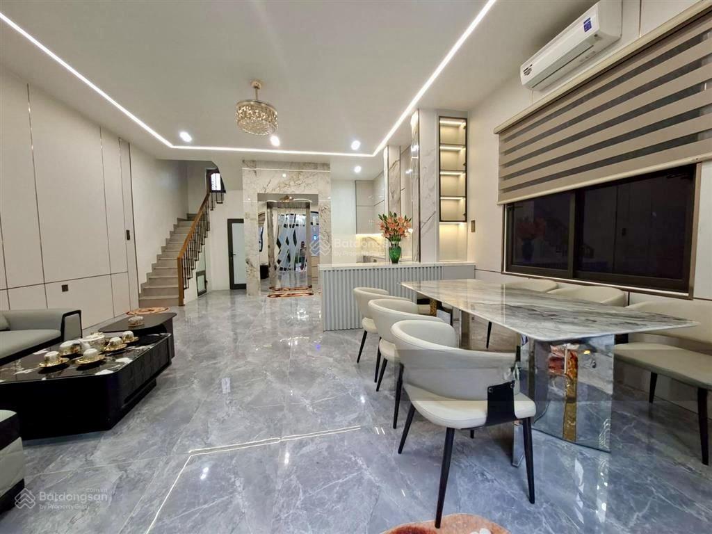 Bán nhà đẹp 7 tầng thang máy phố nguyễn văn cừ, gia thuỵ. 97m2 mt 6,6m. gần oto tránh. 0943 827 ***