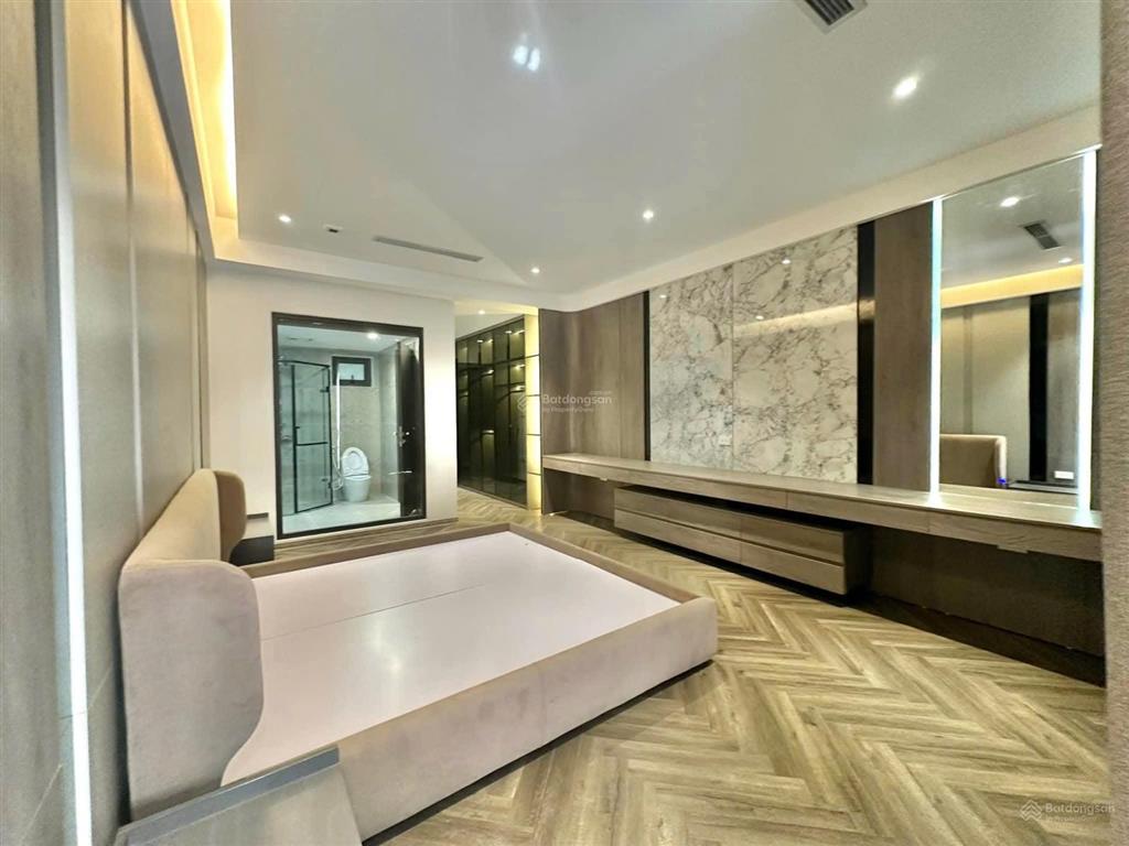Bán nhà đẹp 7 tầng phố hồng tiến view cầu trần hưng đạo. 60m ngõ 2 ô tô tránh. 26 tỉ. 0943 827 ***