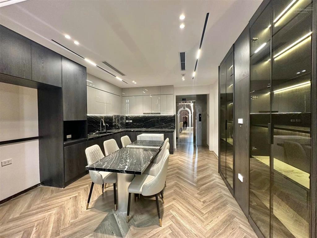 Bán nhà đẹp 7 tầng phố hồng tiến view cầu trần hưng đạo. 60m ngõ 2 ô tô tránh. 26 tỉ. 0943 827 ***