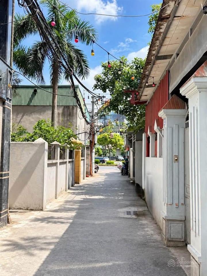 Chủ f0 bán đất phố hồng tiến thông hồ bồ đề. 50m 7 tỉ. ko quy hoạch. 3 nhà ra mặt phố. 0943 827 ***