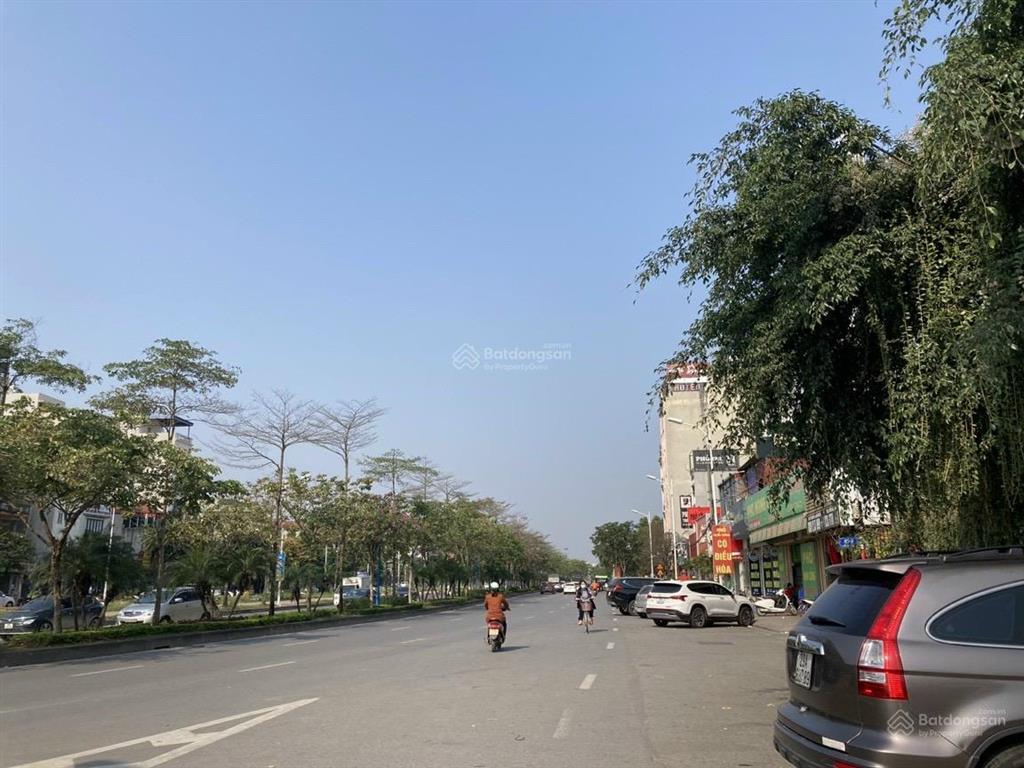 Chủ f0 bán đất phố hồng tiến thông hồ bồ đề. 50m 7 tỉ. ko quy hoạch. 3 nhà ra mặt phố. 0943 827 ***