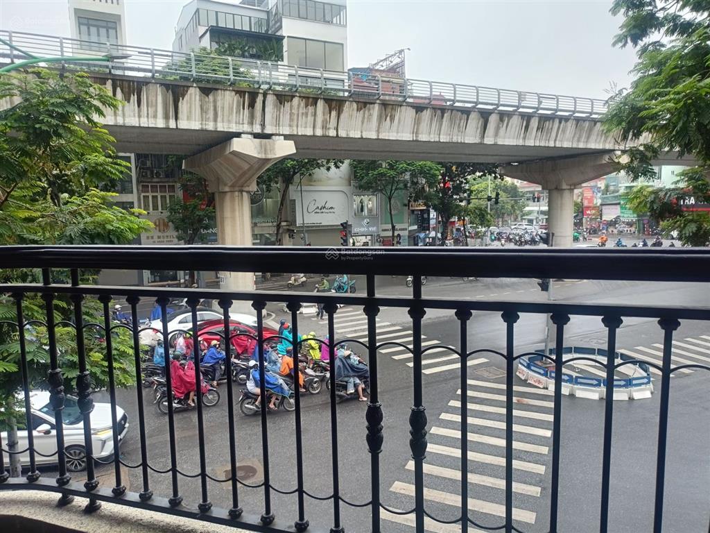 Bán nhà cũ mặt phố cầu giấy 68 tỷ