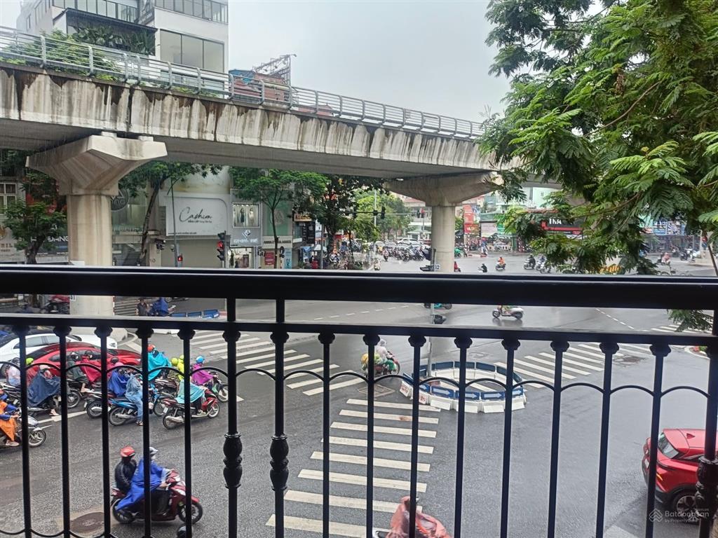 Bán nhà cũ mặt phố cầu giấy 68 tỷ