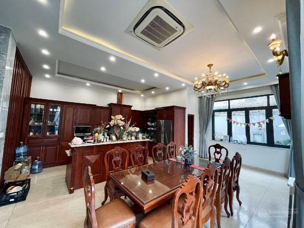Bán biệt thự 200m2, đường đặng thuỳ trâm, phường bình lợi trung, bình thạnh, giá chỉ 30 tỷ