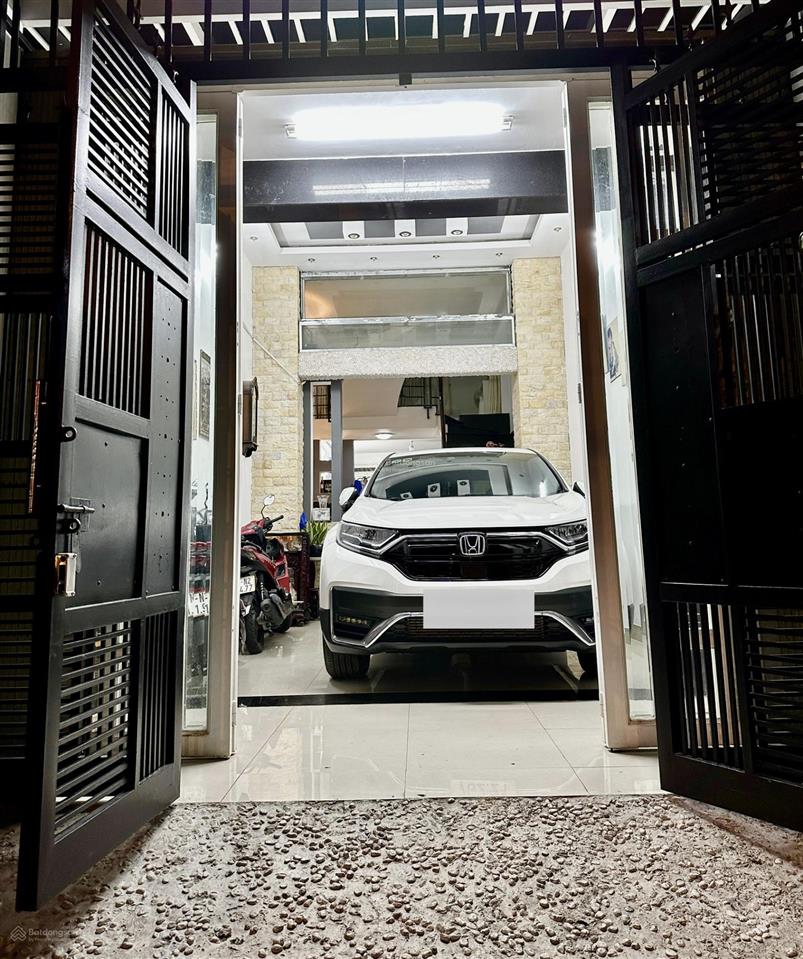Bán nhà mặt tiền 3 tầng khu tên lửa