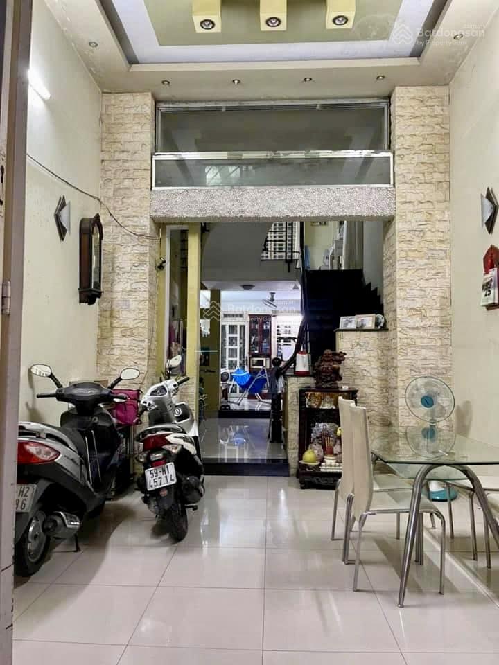 Bán nhà mặt tiền 3 tầng khu tên lửa
