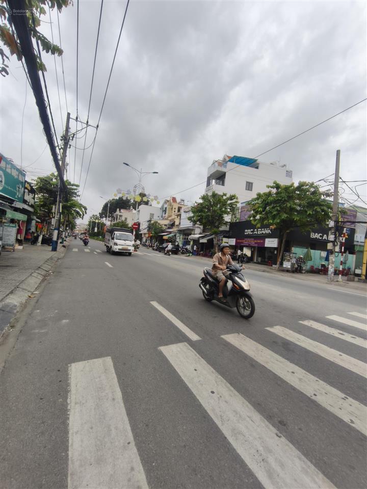 Nhà lầu trung tâm lái thiêu.  0909 036 ***
