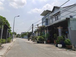 Nhà lầu mặt tiền nhựa gần công viên bình nhâm