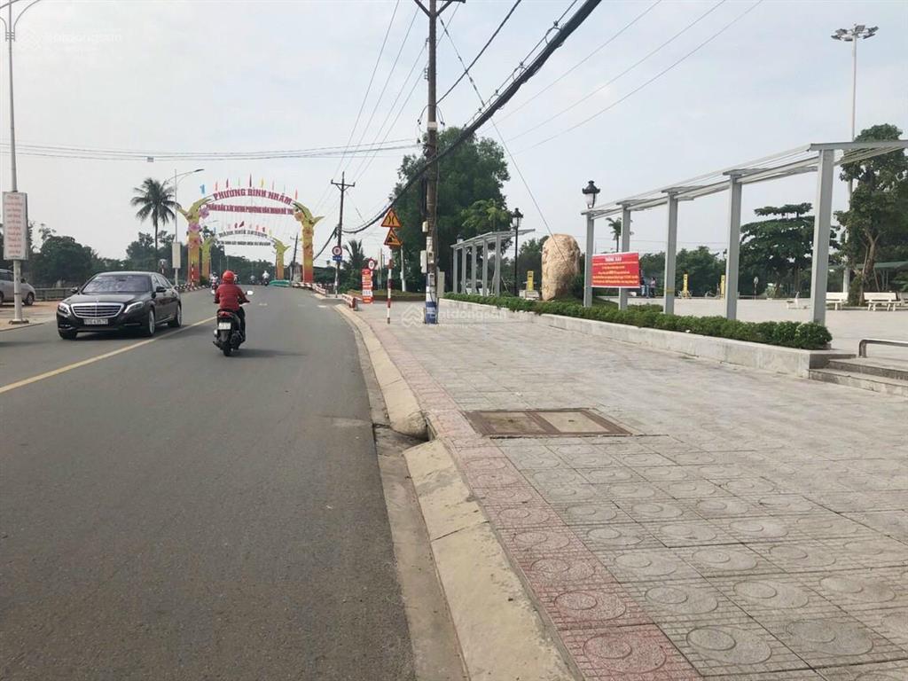 Nhà bình nhâm đường ô tô gần công viên 2,25 tỷ