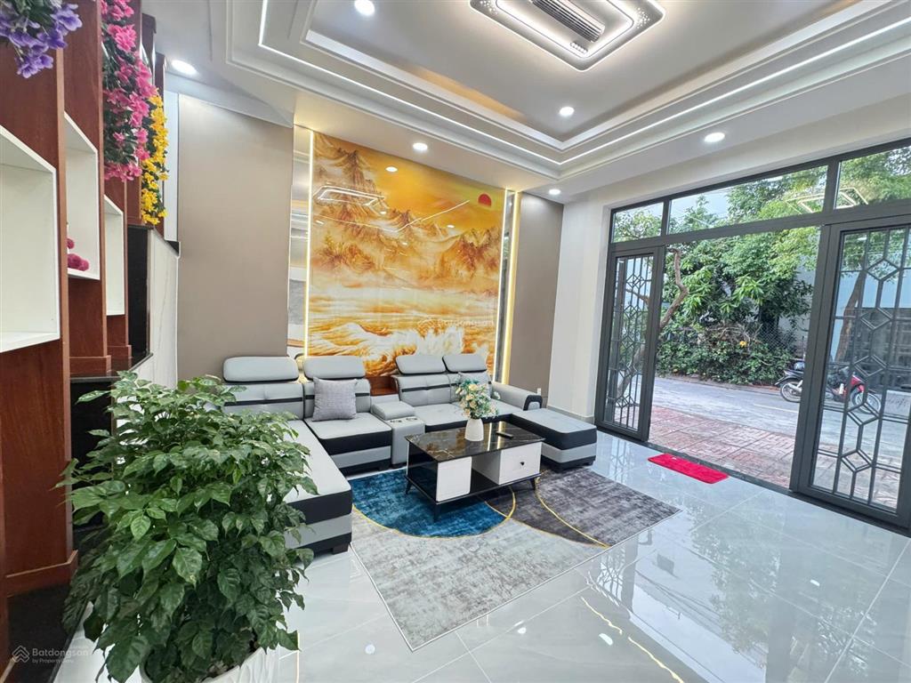 Bán nhà khu osaka thạnh xuân 52, dt 54m2, 4pn, đường lớn 12m, nhà full nội thất