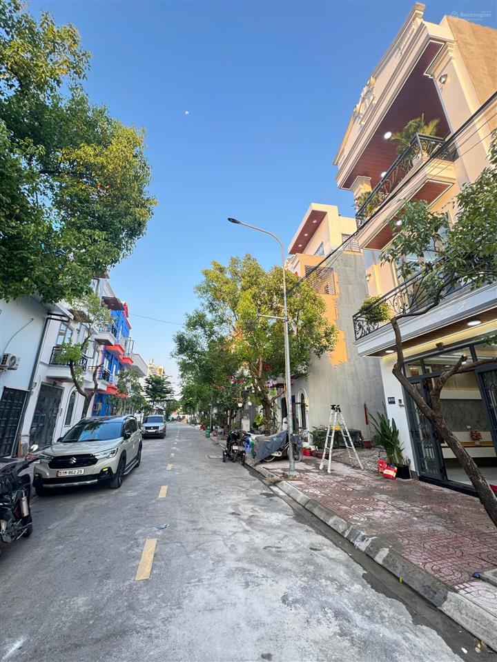 Bán nhà khu osaka thạnh xuân 52, dt 54m2, 4pn, đường lớn 12m, nhà full nội thất