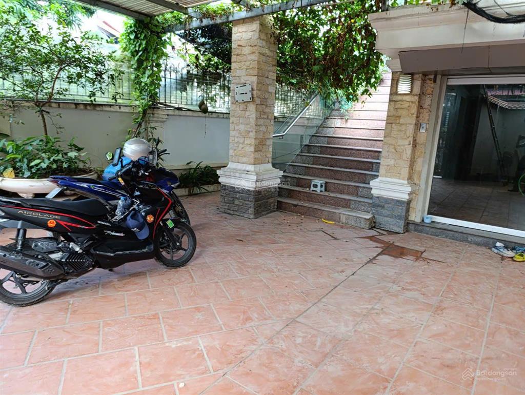 Cho thuê biệt thự 4 tầng  vị trí đẹp đông anh, gần kcn bắc thăng long