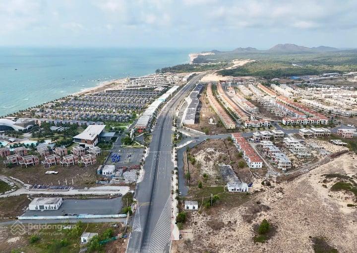 Siêu phẩm biển bình châu  đất vàng 2 mặt tiền đắc địa (giáp đường lớn + mép biển)