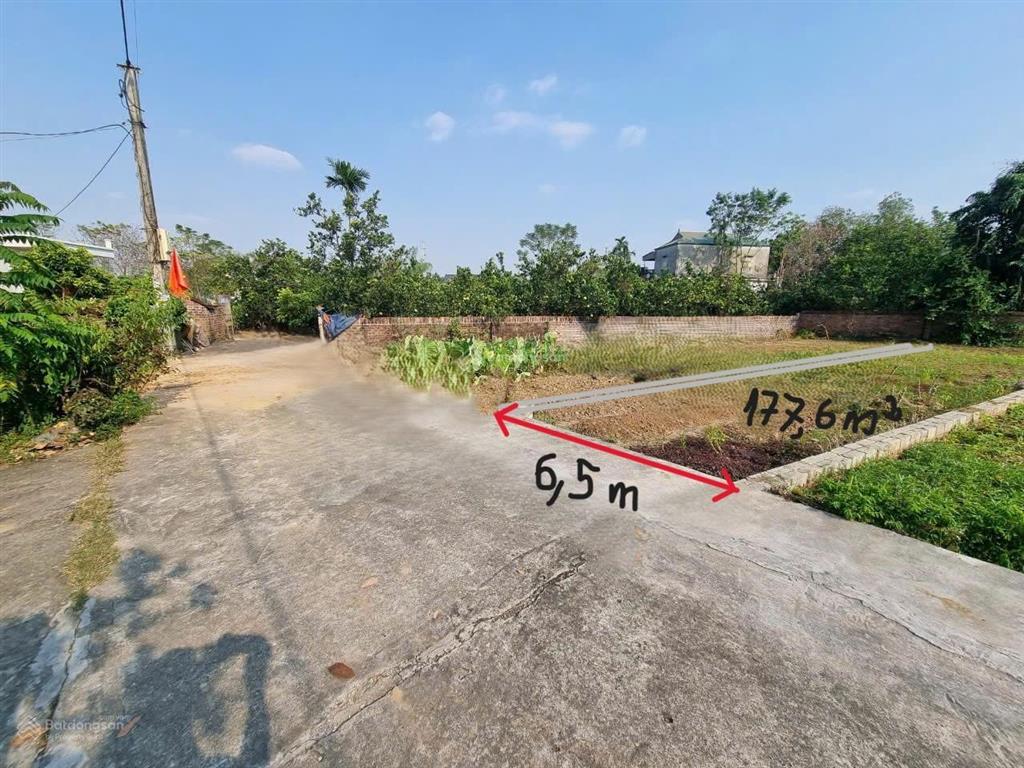 Cần bán đất tại thôn 2 xã phú cát, hà nội, full thổ cư