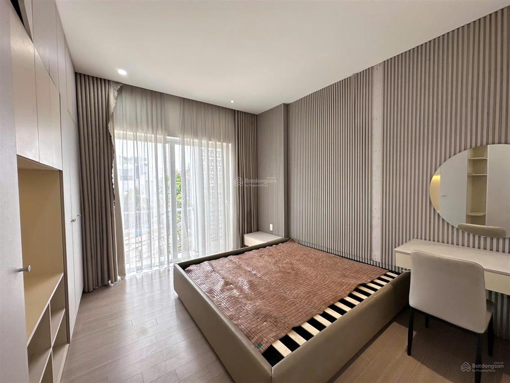 Bán gấp căn biệt thự thăng long 150m2 ngang 7m đ.16m hướng đông nam  3tầng full nội thất cao cấp