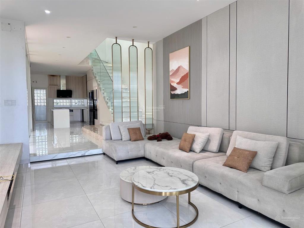 Bán gấp căn biệt thự thăng long 150m2 ngang 7m đ.16m hướng đông nam  3tầng full nội thất cao cấp