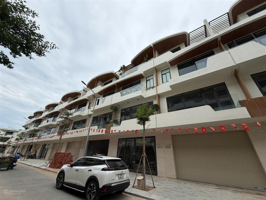 Bán căn 4,5 tầng giá cực giá hời khu, dtsd 390m  đường hóa sơn 8, đường 11,5m, cách sông hàn 100m