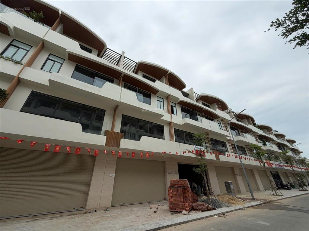 Bán căn 4,5 tầng giá cực giá hời khu, dtsd 390m  đường hóa sơn 8, đường 11,5m, cách sông hàn 100m
