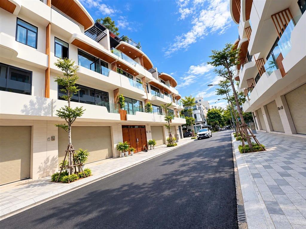 Căn shophouse shb 13 tỷ  hóa sơn 8  dt 99m2  giá siêu tốt còn thương lượng  cực tốt