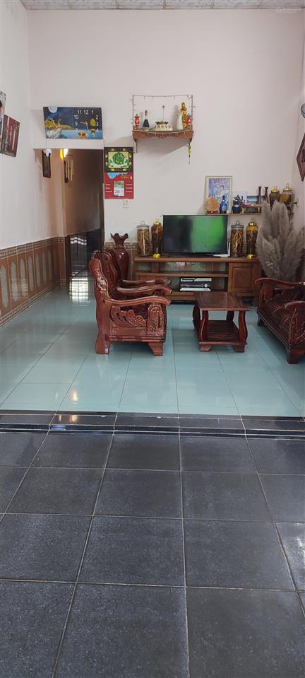 Bán nhà cấp 4, dt 103m2, cách đường tôn đản 30m