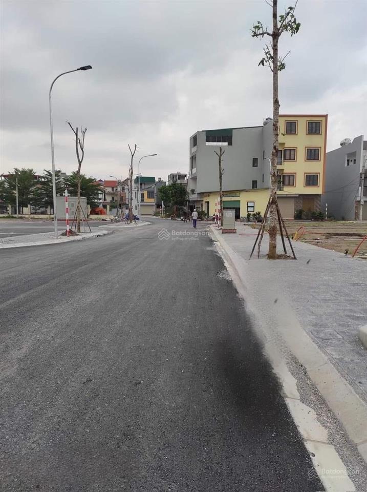 Siêu phẩm 3 mặt thoáng view công viên bãi đỗ xe sát đường liên xã tại đấu giá dục tú