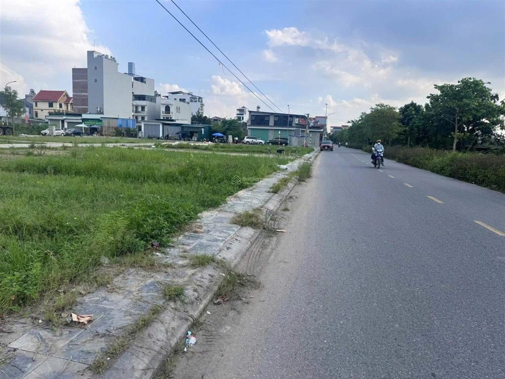 Mặt đường nhựa kinh doanh  lô 3 mặt tiền  đấu giá x5 thôn bắc, kim nỗ  chỉ 8x tr/m.