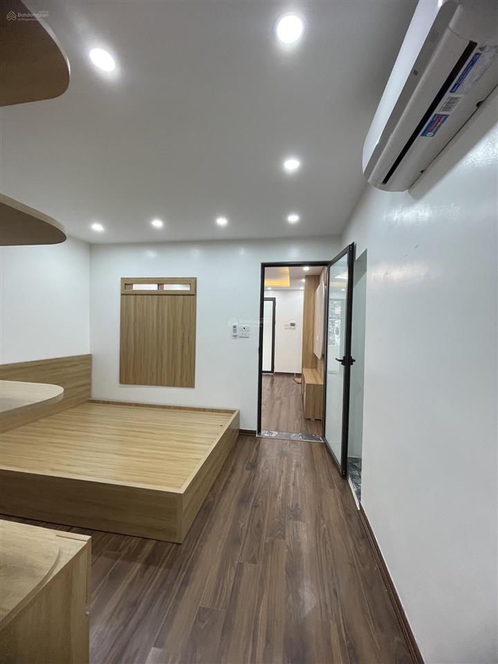 Bán căn tập thể mới đẹp tầng 3 phố quỳnh mai sổ đỏ riêng 54/120m2 đầy đủ công năng giá 5.3 tỷ