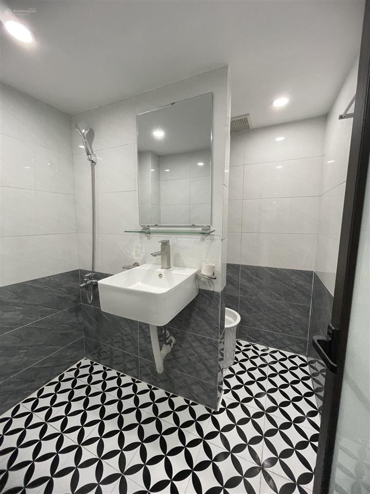 Bán căn tập thể mới đẹp tầng 3 phố quỳnh mai sổ đỏ riêng 54/120m2 đầy đủ công năng giá 5.3 tỷ