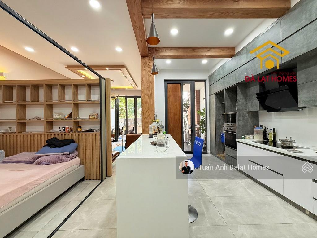 Bán biệt thự thi sách trung tâm đà lạt thiết kế hiện đại 5 pn, sảnh làm việc, phòng xông hơi