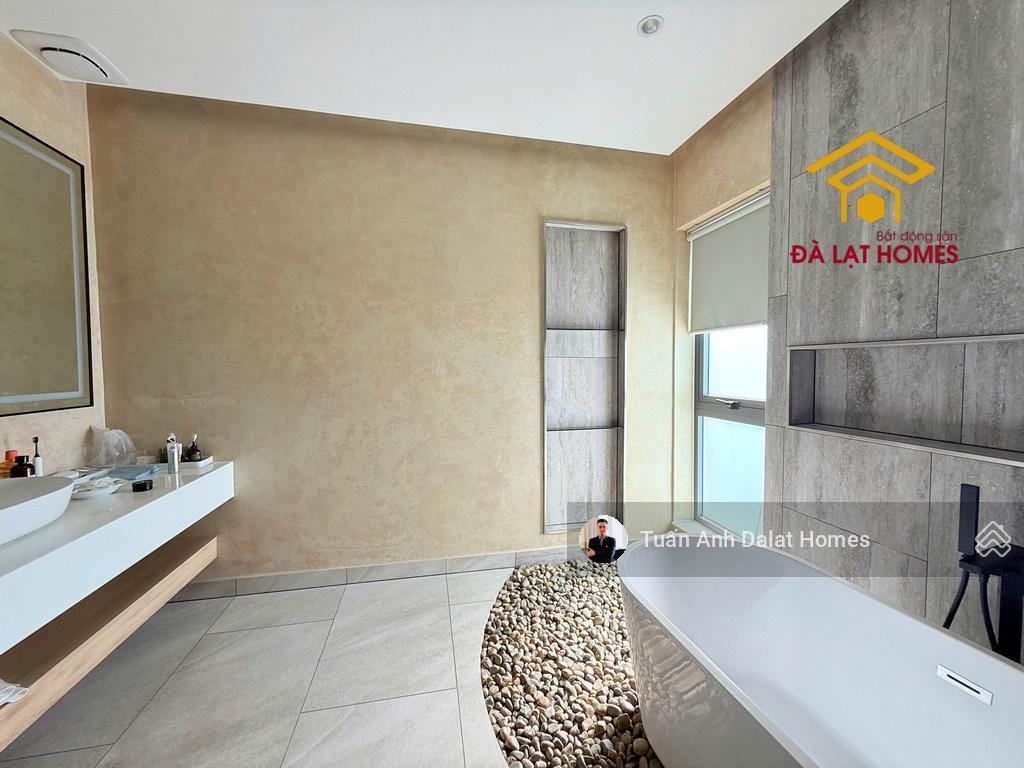 Bán biệt thự thi sách trung tâm đà lạt thiết kế hiện đại 5 pn, sảnh làm việc, phòng xông hơi