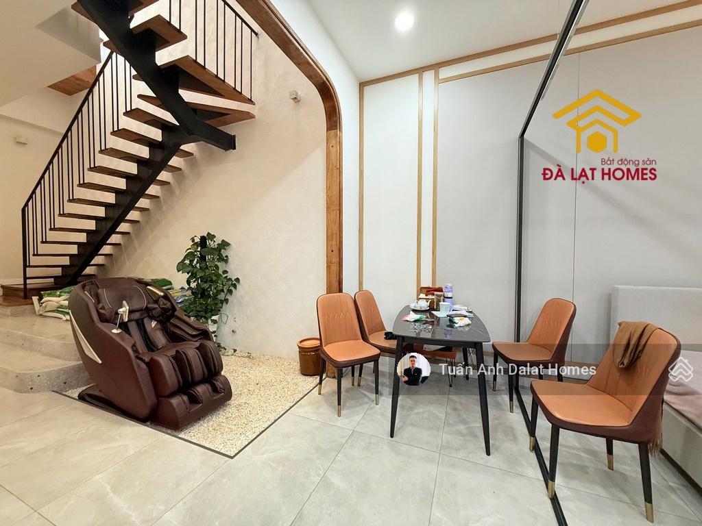 Bán biệt thự thi sách trung tâm đà lạt thiết kế hiện đại 5 pn, sảnh làm việc, phòng xông hơi