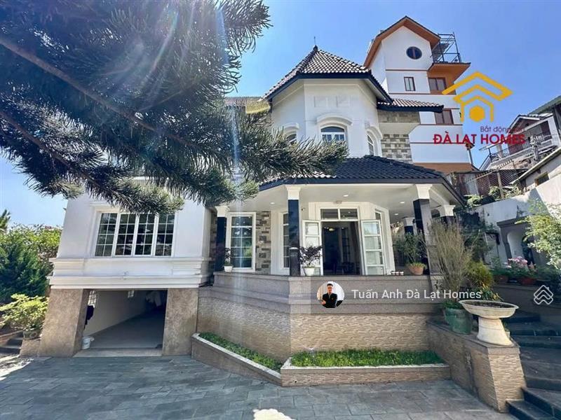 Bán biệt thự góc 2 mặt tiền triệu việt vương đà lạt đã hoàn công mặt tiền rộng 21m, giá 22 tỷ