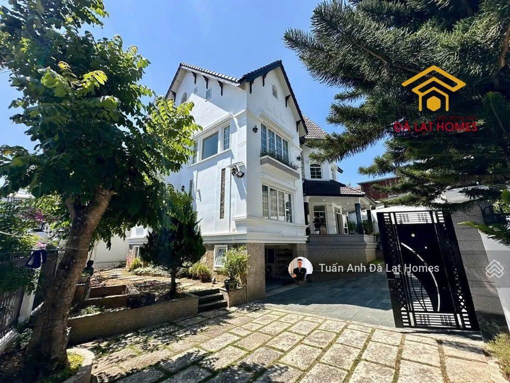 Bán biệt thự góc 2 mặt tiền triệu việt vương đà lạt đã hoàn công mặt tiền rộng 21m, giá 22 tỷ
