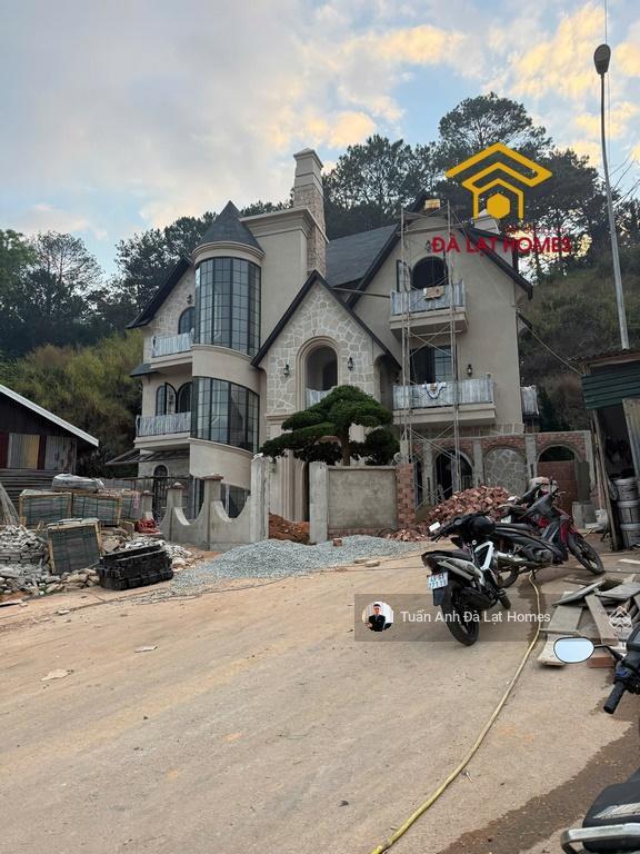 Bán villa nghỉ dưỡng mới hoàn thiện, full nội thất nhập khẩu cao cấp, lưng tựa rừng thông giá 27 tỷ