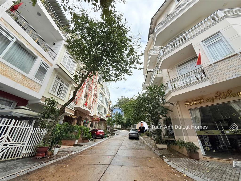 Bán nhà kqh golf valley trung tâm đà lạt gần haus dalat đi bộ ra hồ xuân hương 84m2 giá rẻ 15 tỷ